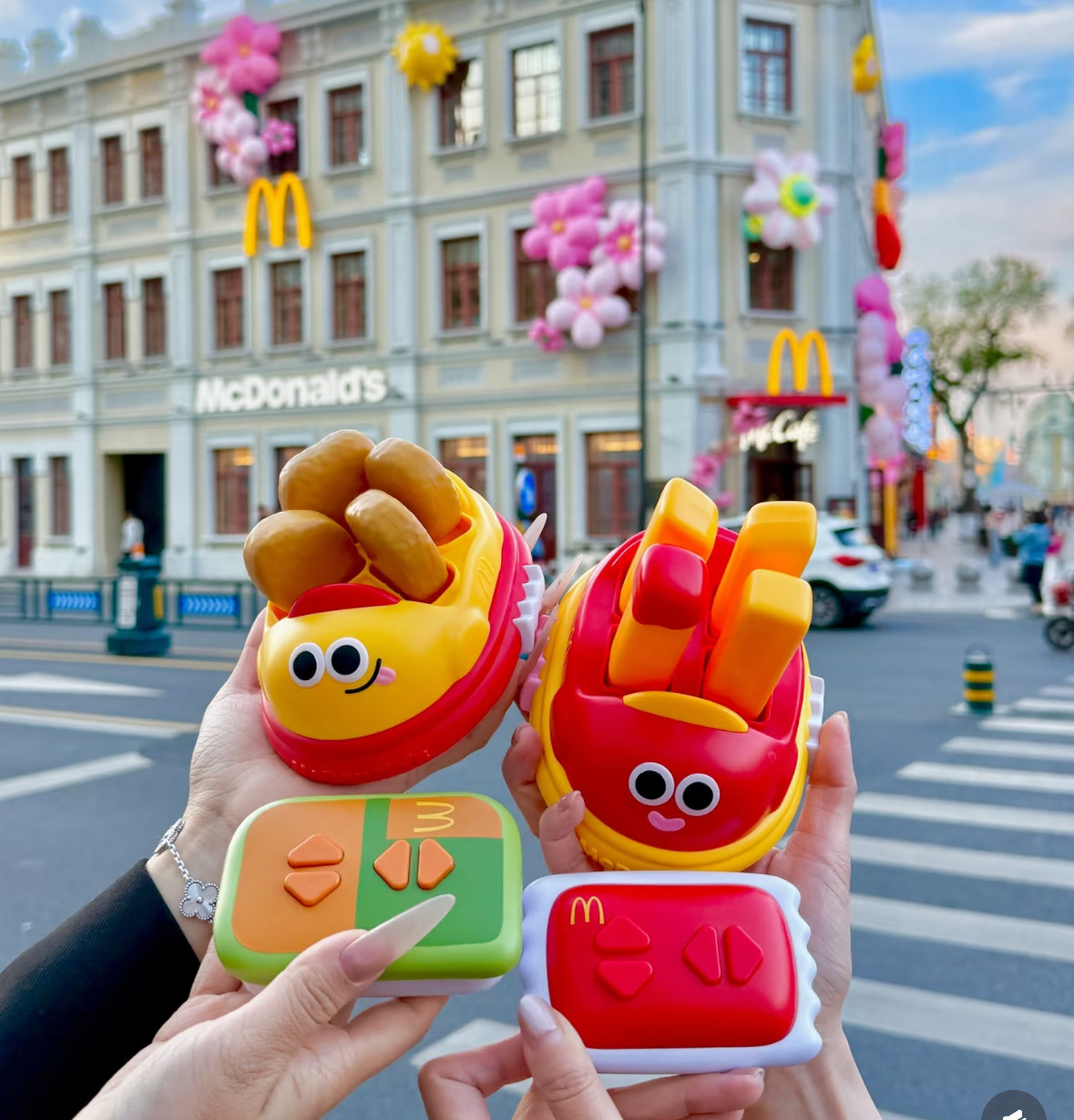 正品代购2025麦当劳碰碰车泡泡机61儿童节玩具薯条麦乐鸡周边礼物