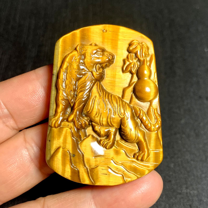 水玉冰魄天然虎睛石雕刻生肖虎方牌吊坠 虎眼石毛衣链 项坠黄虎石