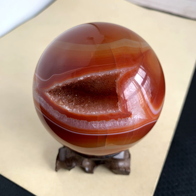 天然红玛瑙球摆件聚宝盆水晶洞