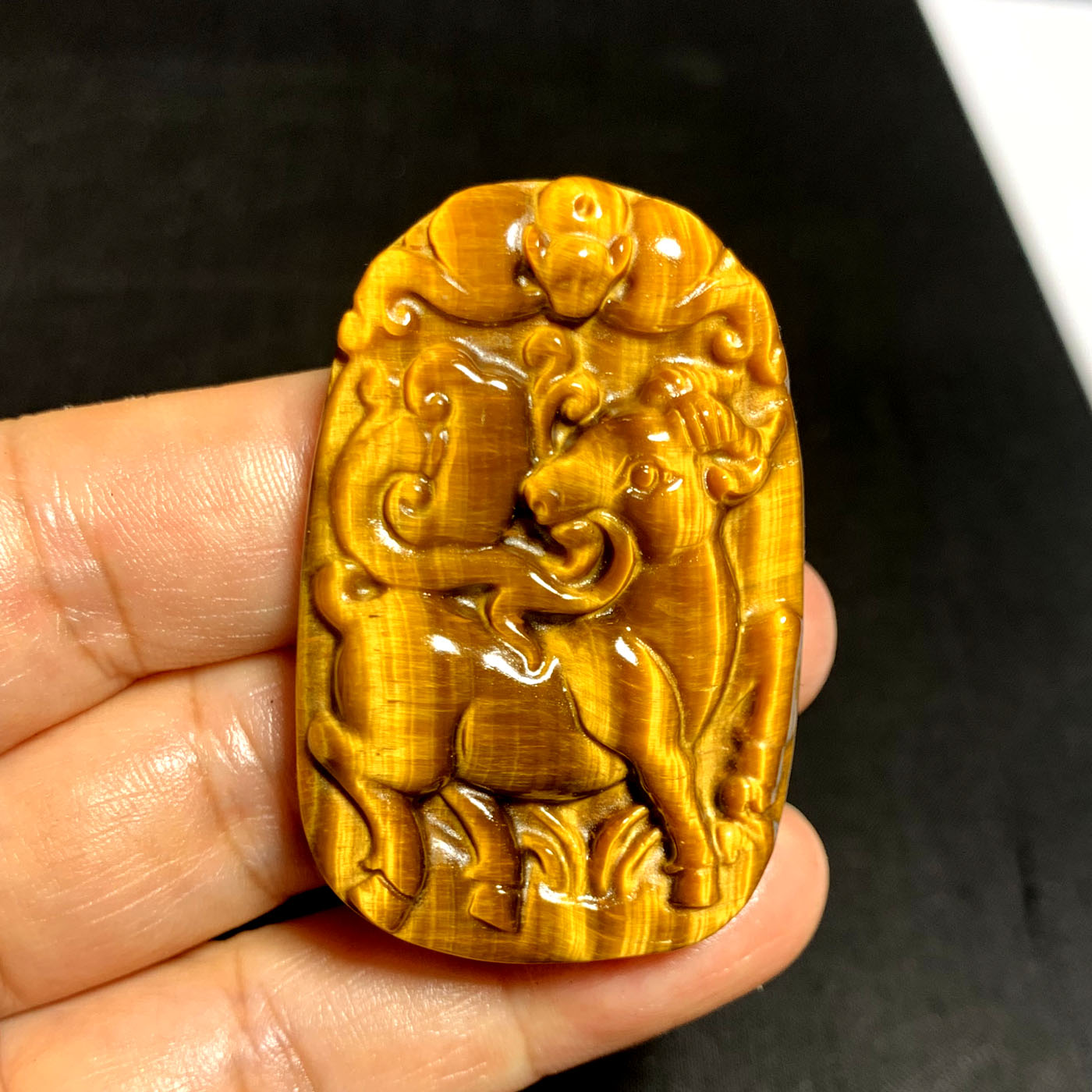 天然虎睛石雕刻生肖吊坠
