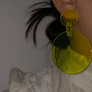 夸张亚克力黄色透明大圆圈虾片耳环方圆脸耳夹轻奢高级感独特耳饰
