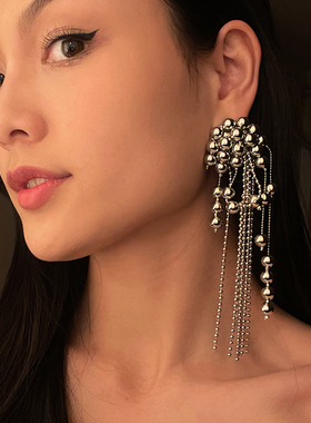 欧美夸张长款流苏银色珠子高级感冷淡小众走秀款耳环2023网红耳饰