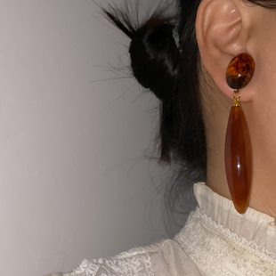 2025秋冬意大利长款水滴复古美拉德系耳环搭气质高级感耳饰耳夹潮