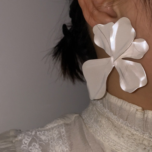 欧美夸张耳饰女高级感设计小众红色花瓣耳环2025巨好看耳饰耳夹