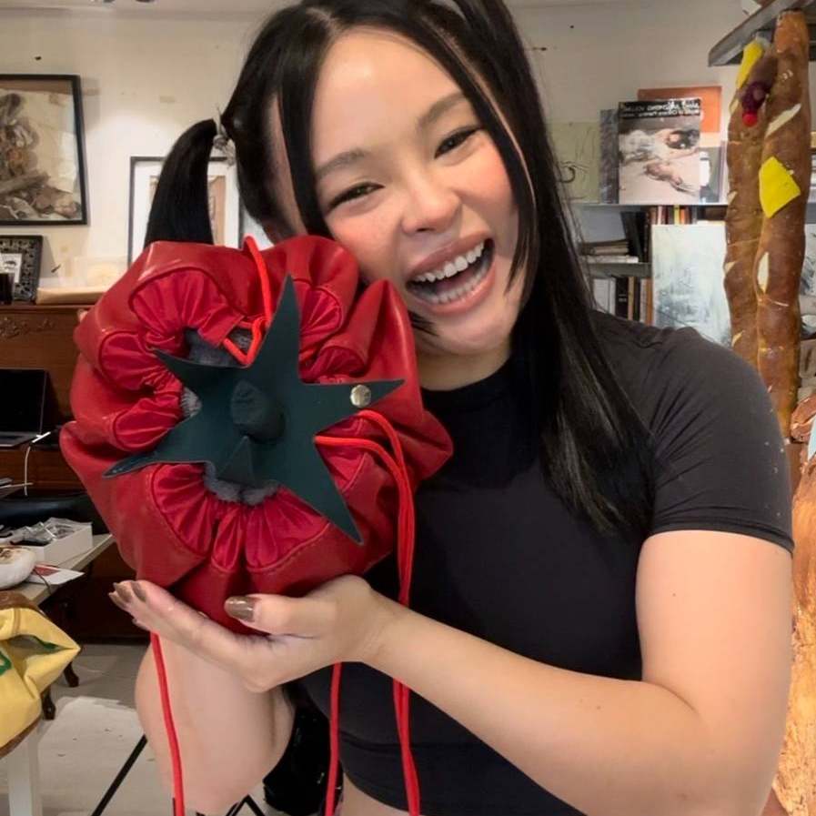 柿业有成番茄早八急求攵包  偷媽头趣味造型抽绳大容量化妆包