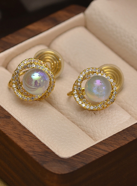 淡蓝色星空人鱼姬珍珠无耳洞耳夹气质高级感微镶锆石蚊香盘耳钉女