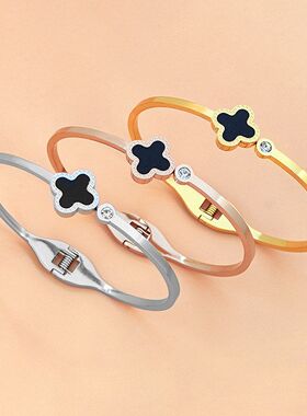 温鉴韩版四叶草玫瑰金钛钢手镯时尚爆款手饰镶钻女新款个性不锈钢