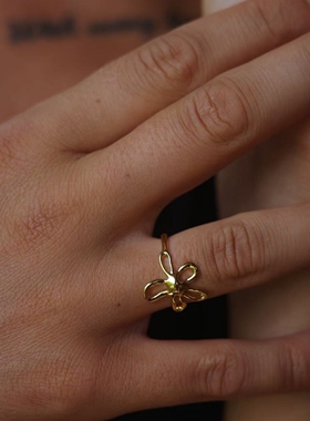 小花朵不对称立体花戒指