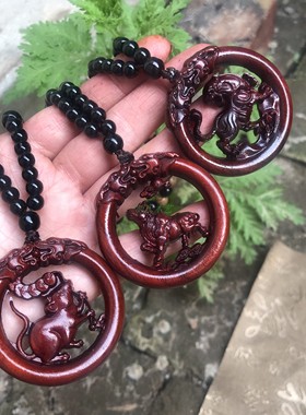 犀牛角紫檀实木双面雕刻吊坠鼠