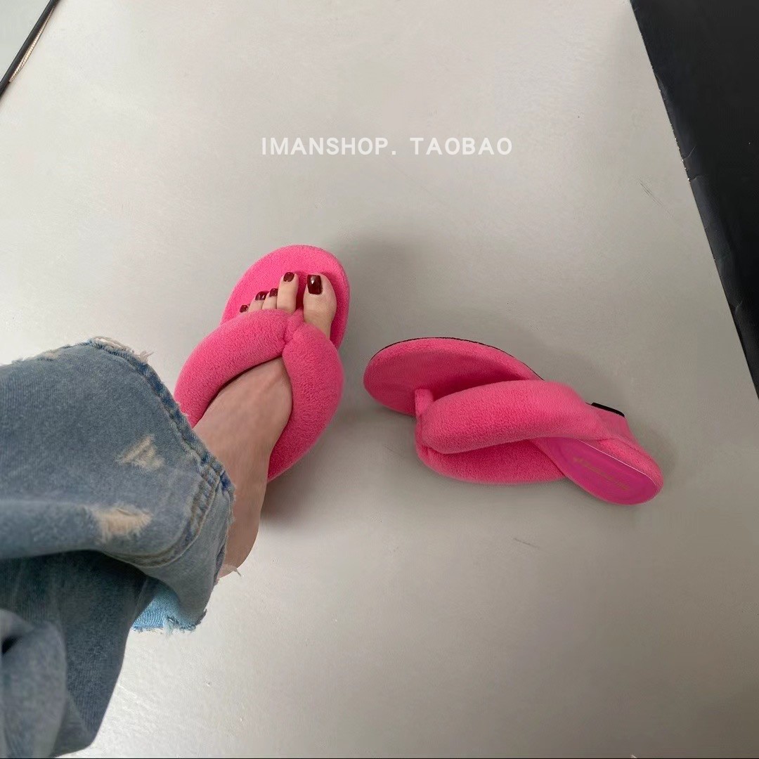 wins shoes·2025法式毛绒夹趾厚底坡跟5cm凉拖鞋外穿高跟鞋凉鞋