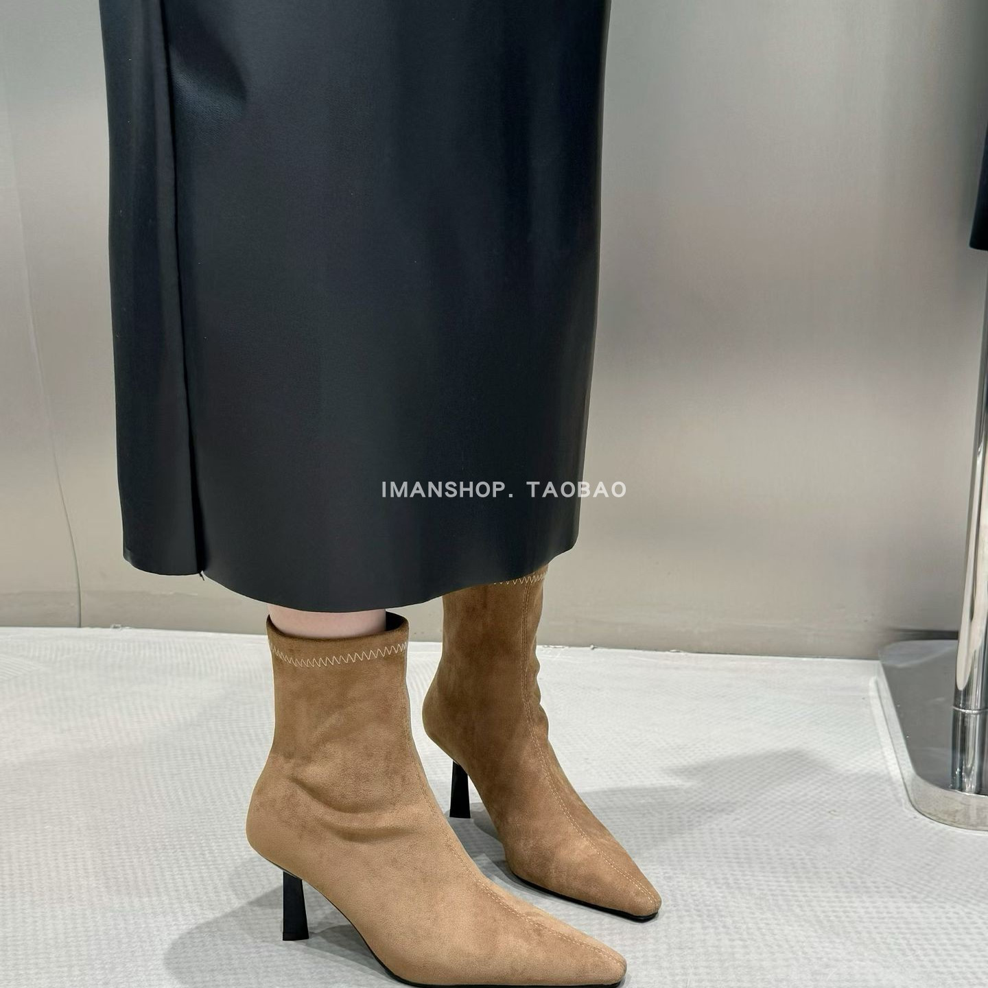 wins shoes 小众时尚松弛杏色尖头短靴女秋季绒面马丁靴658-3加绒