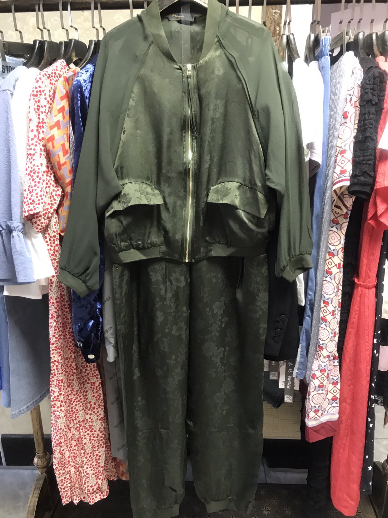 2025夏季时尚新款欧洲站高品质新款女装桑蚕丝套装专柜高端女装