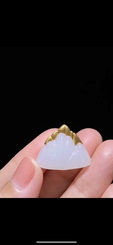 天然精品新疆和田玉籽料金山靠山25×19×13mm正品证书二十年老店