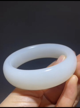 高品质新疆和田玉籽料 宽版手镯 白度一级 细度好 玉种老糯  57mm