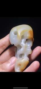 新疆和田玉籽料 太湖石 时来运转 独籽雕刻 满沁皮77×38×28mm