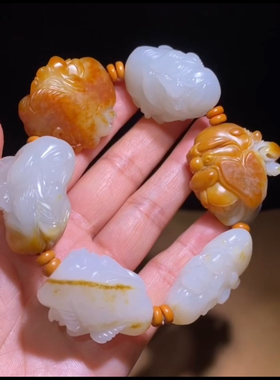 高品质新疆籽料罗汉手串，颗颗独籽雕刻，油性好，重137.3克