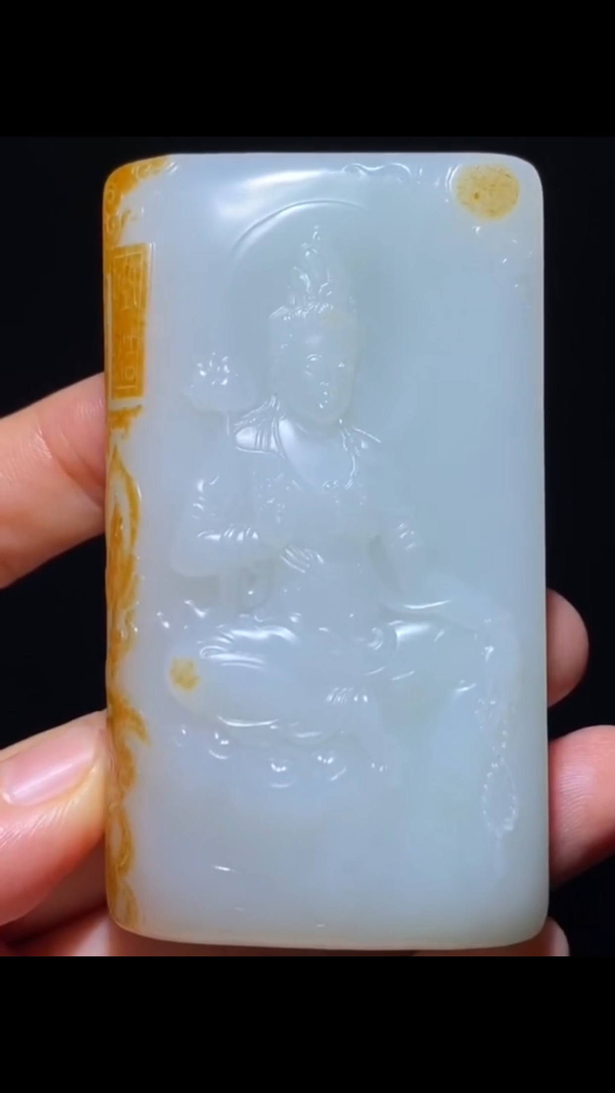 观音 菩萨牌 新疆和田籽料 皮色巧雕 白度一级 73×42×20mm