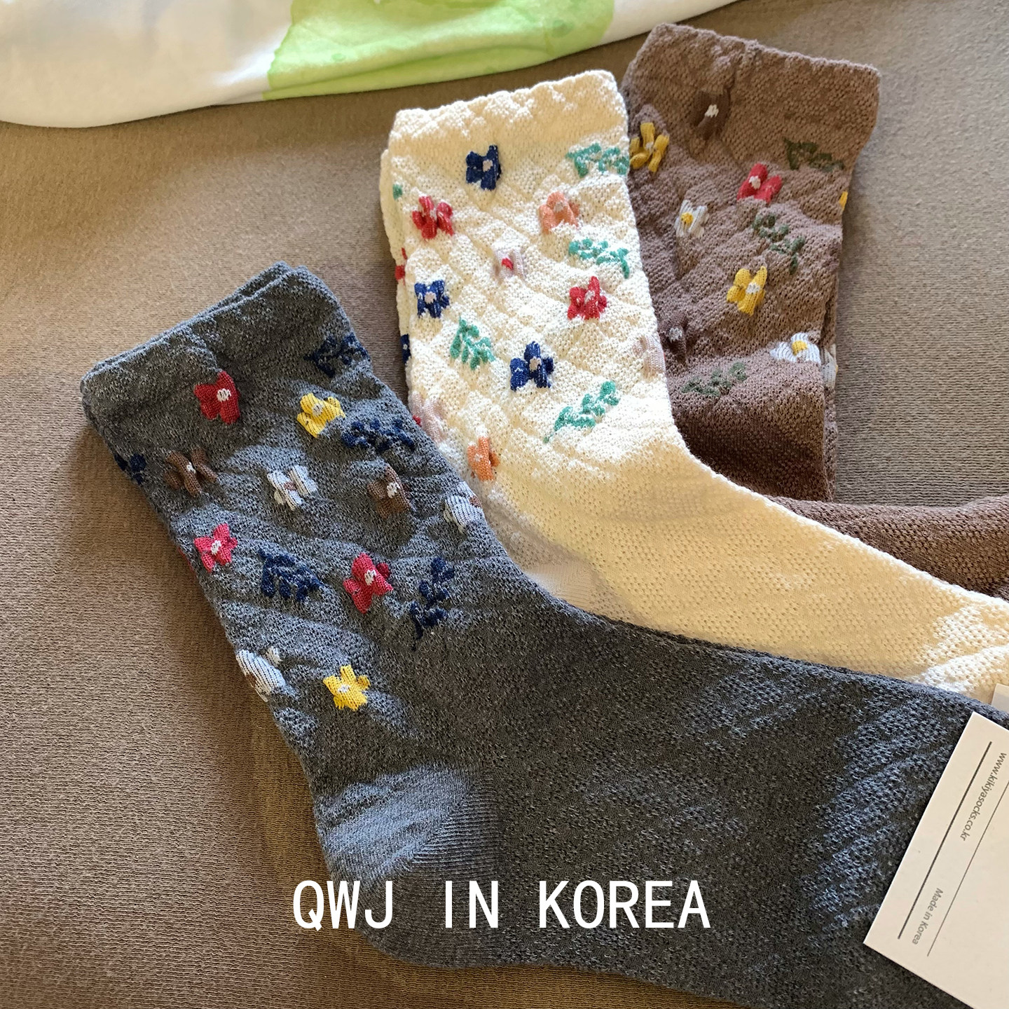 韩国进口菠萝纹小花中筒袜日系复古甜美花朵女式棉袜四季运动袜子