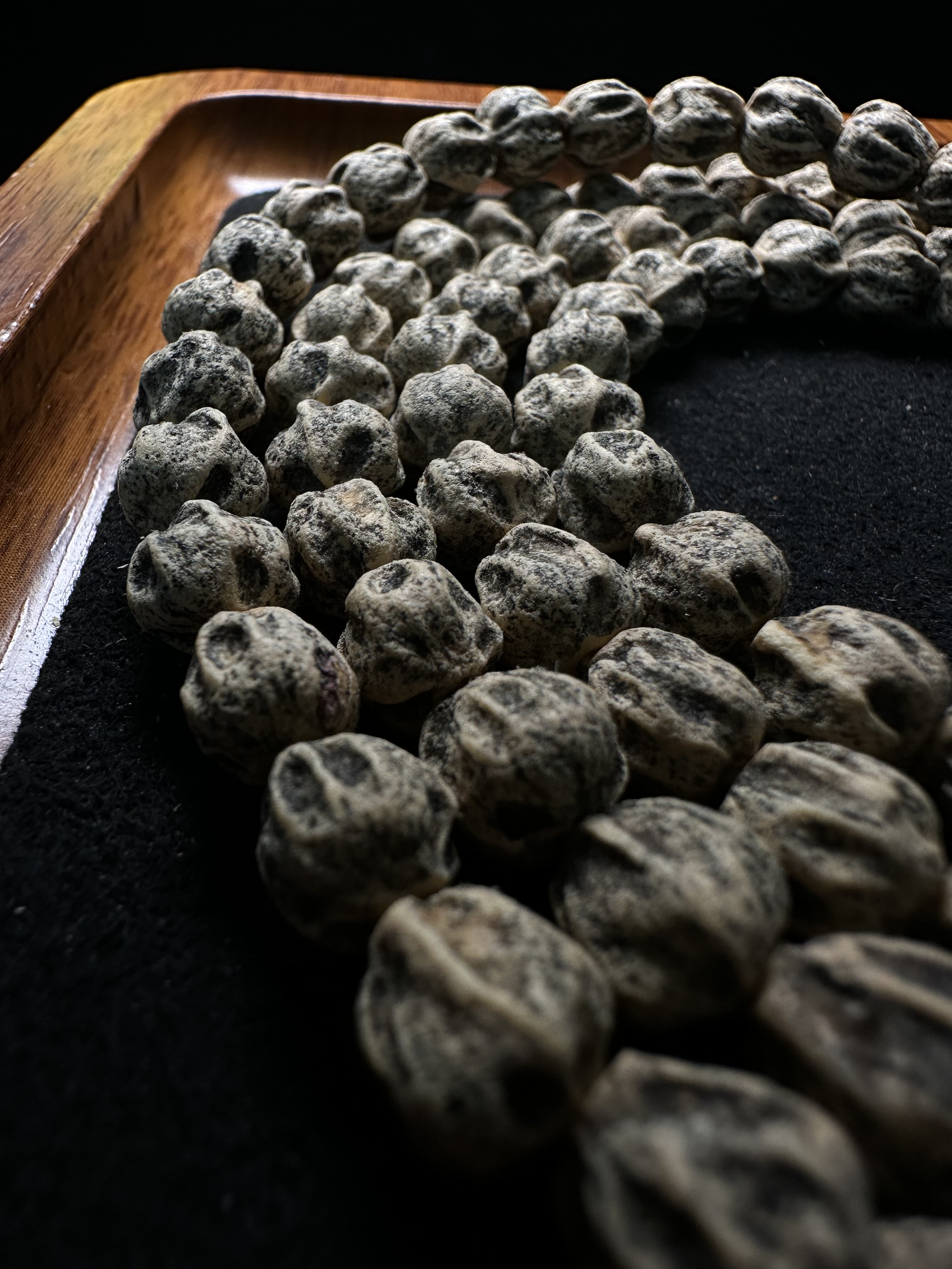 热振百香籽微切深坑麻皮鬼脸多棱龙脊满鬼带眼睛文玩一物一图27