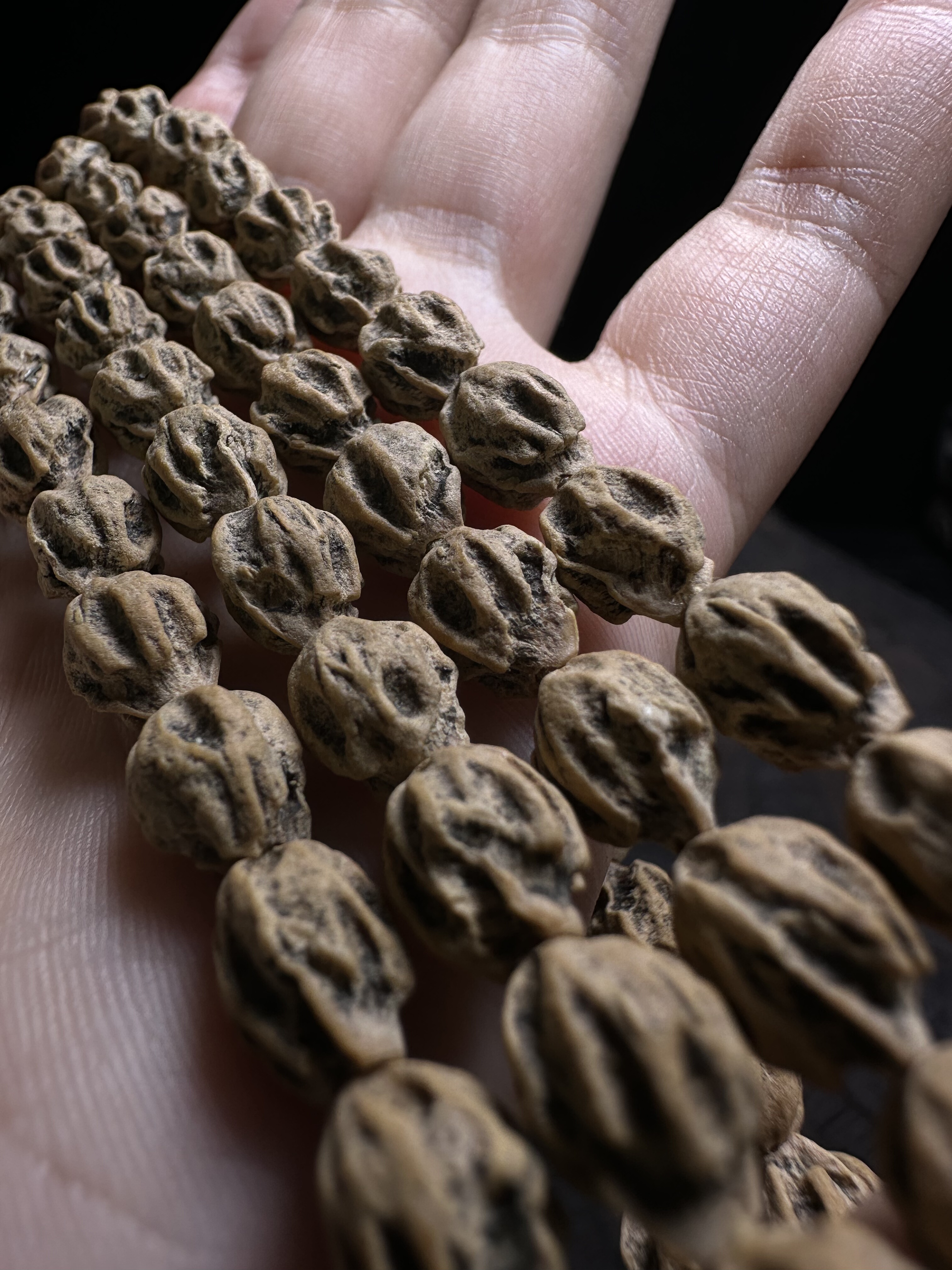 尸陀林原桩高桩深坑鬼热振百香籽顺纹深坑脏鬼文玩挂脖108长串