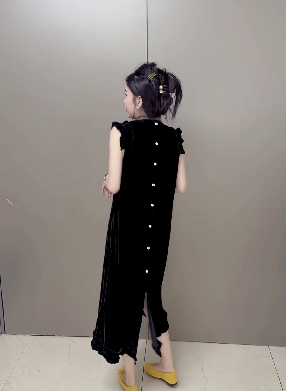 法式高级感木耳边无袖连衣裙女2025新款夏季宽松小个子超好看短裙