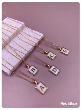 Bijoux欧美简约日常时尚爆款百搭钛钢镀金贝壳英文字母项链颈链女