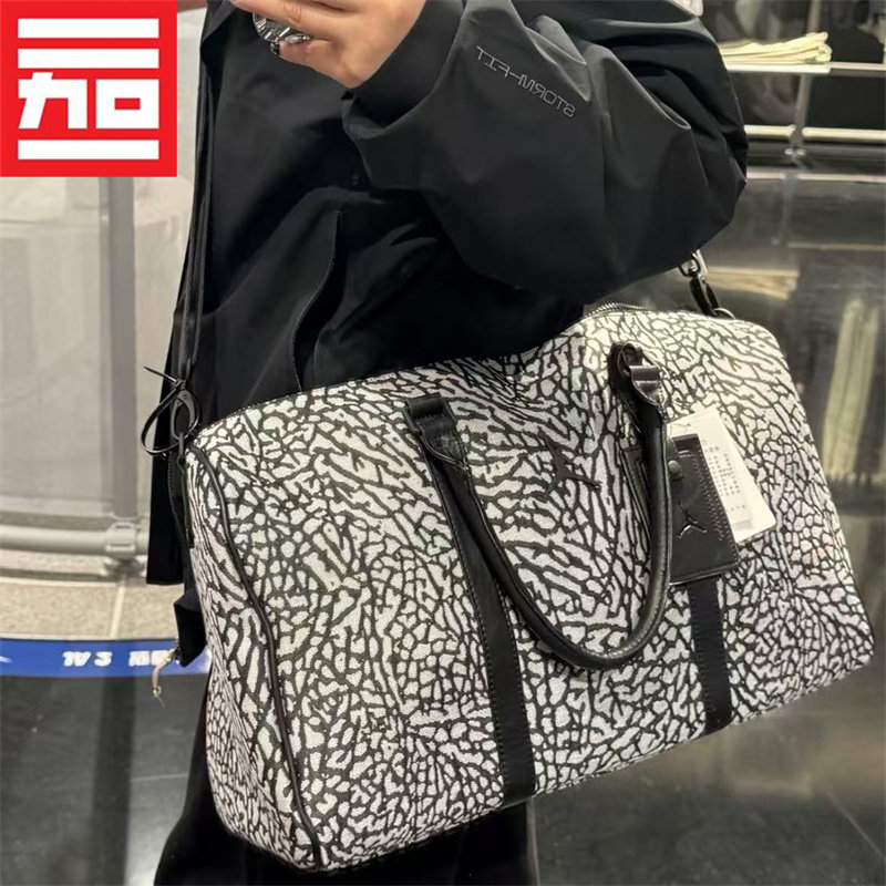 JORDAN男女款AJ爆裂纹旅行休闲训练运动斜挎大容量背包HV2848-010