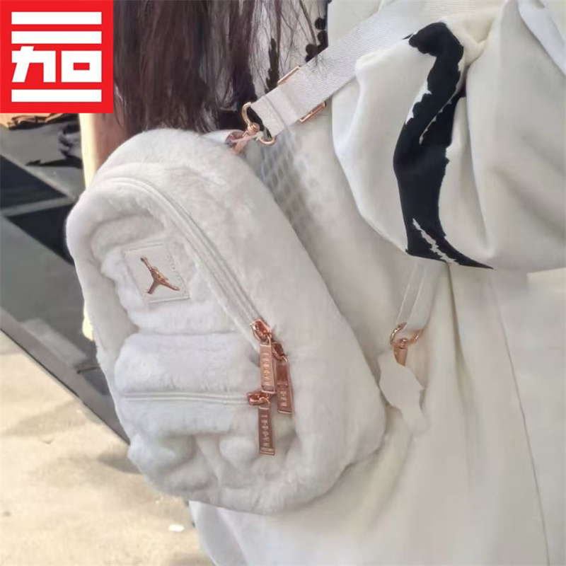 可调节肩带拉链开合双肩包