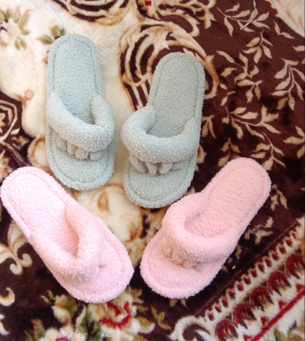 2025年毛巾布矫正腳型五指夾腳靜音可机洗的男女士室內地板居家鞋