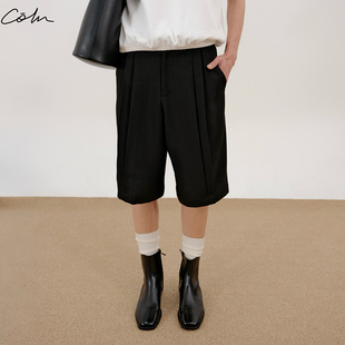 单品耐洗又耐穿 这样 COLN花小钱玩高质感穿搭说 就是像打褶短裤