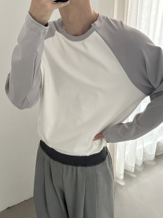 细节 却也含有认真构思 COLN撞色插肩袖 打底虽简单低调当然百搭
