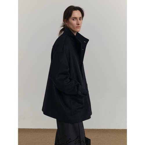 松弛感羊毛混纺大口袋立领大衣