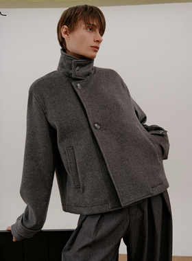 COLN外套负责整个冬日的质感 选像羊毛短夹克这样的有质感的就ok