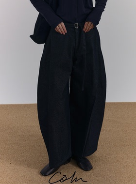 COLN加绒弯刀牛仔裤不过是既拥抱着暖意 也不放弃版型线条的新意