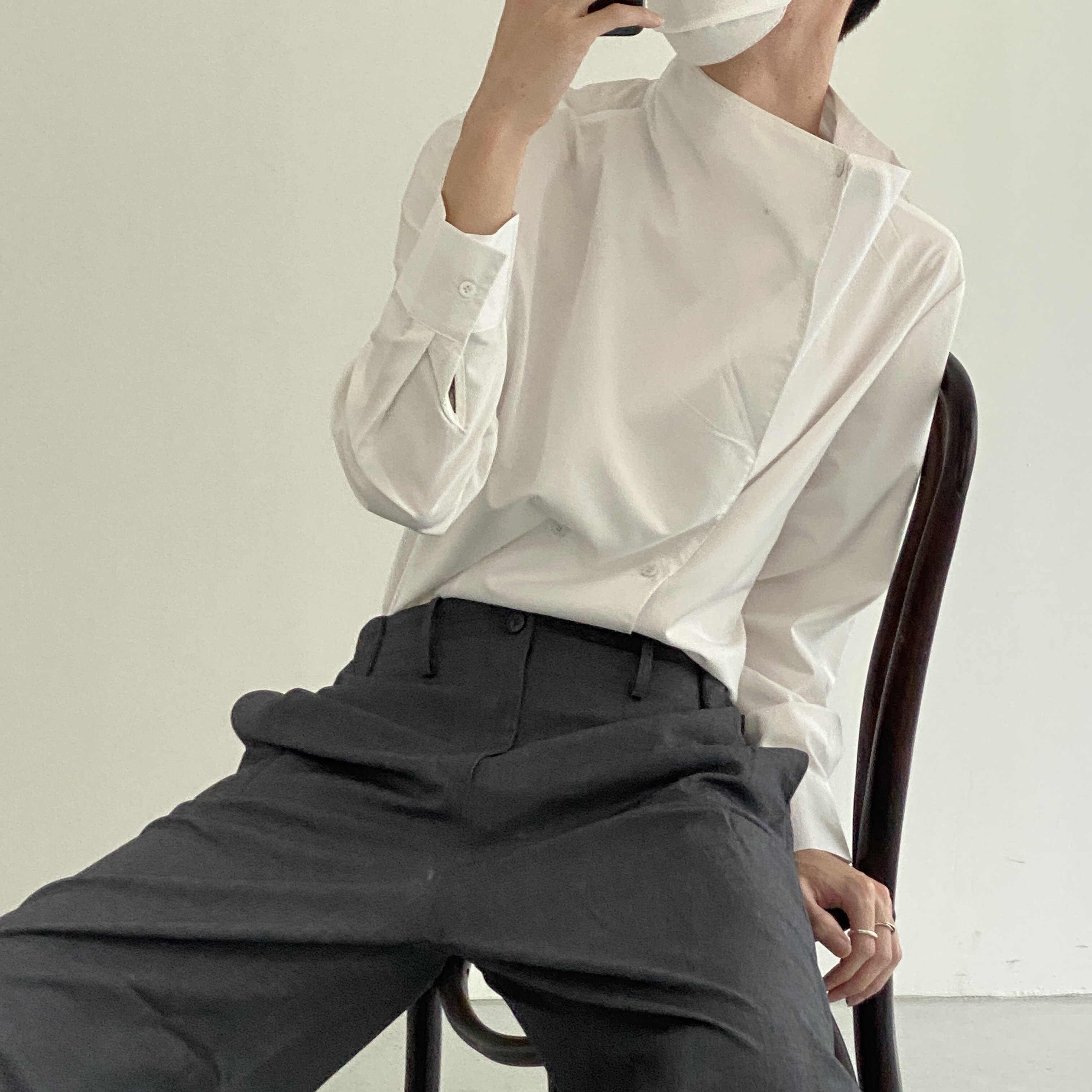 coln论氛围感和层次感 这件堆堆领多种穿法双排扣衬衫直接赢麻了