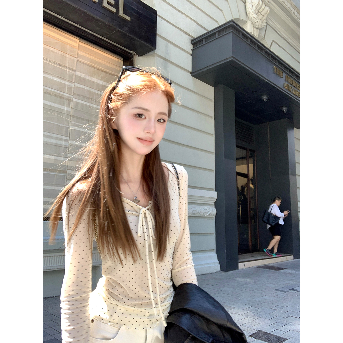 贩卖温柔波点网纱打底衫