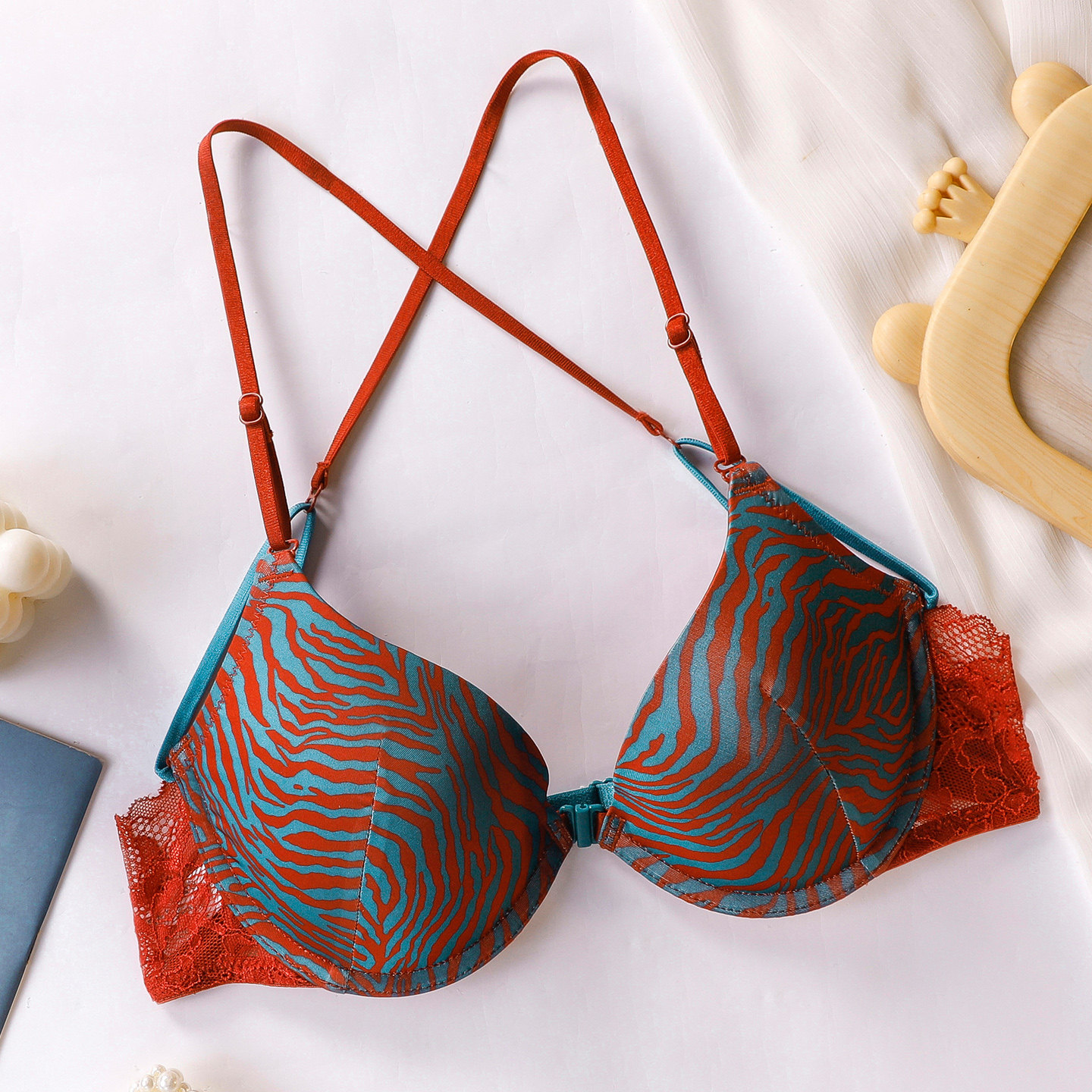 2025秋冬新款内衣女前扣美背性感火辣聚拢光面条纹简约薄款文胸罩