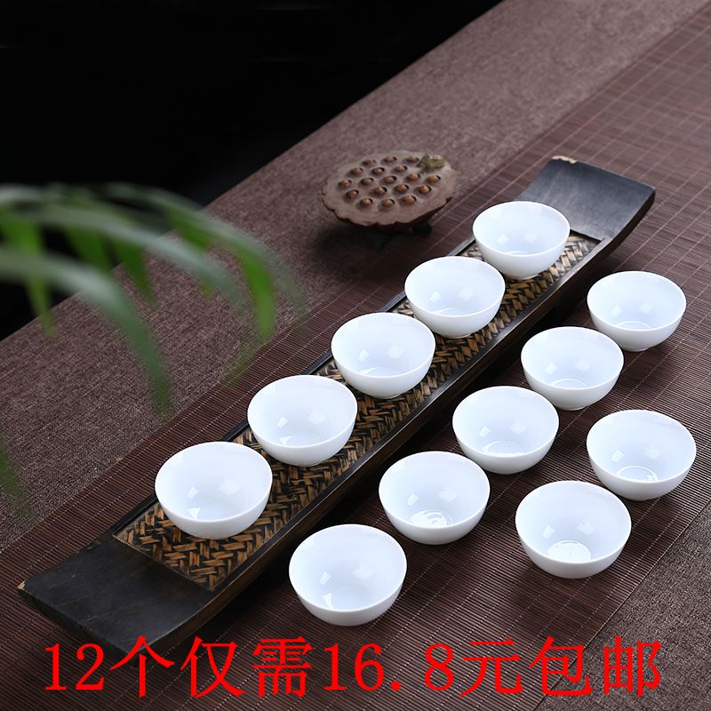 本厂白瓷茶具造型精巧，装饰典雅，产品极尽清雅，其釉均匀、色泽鲜艳，光泽内敛而不失华丽，气度不凡，凝重朴实，富有通透感，堪称色釉瓷中的珍品。