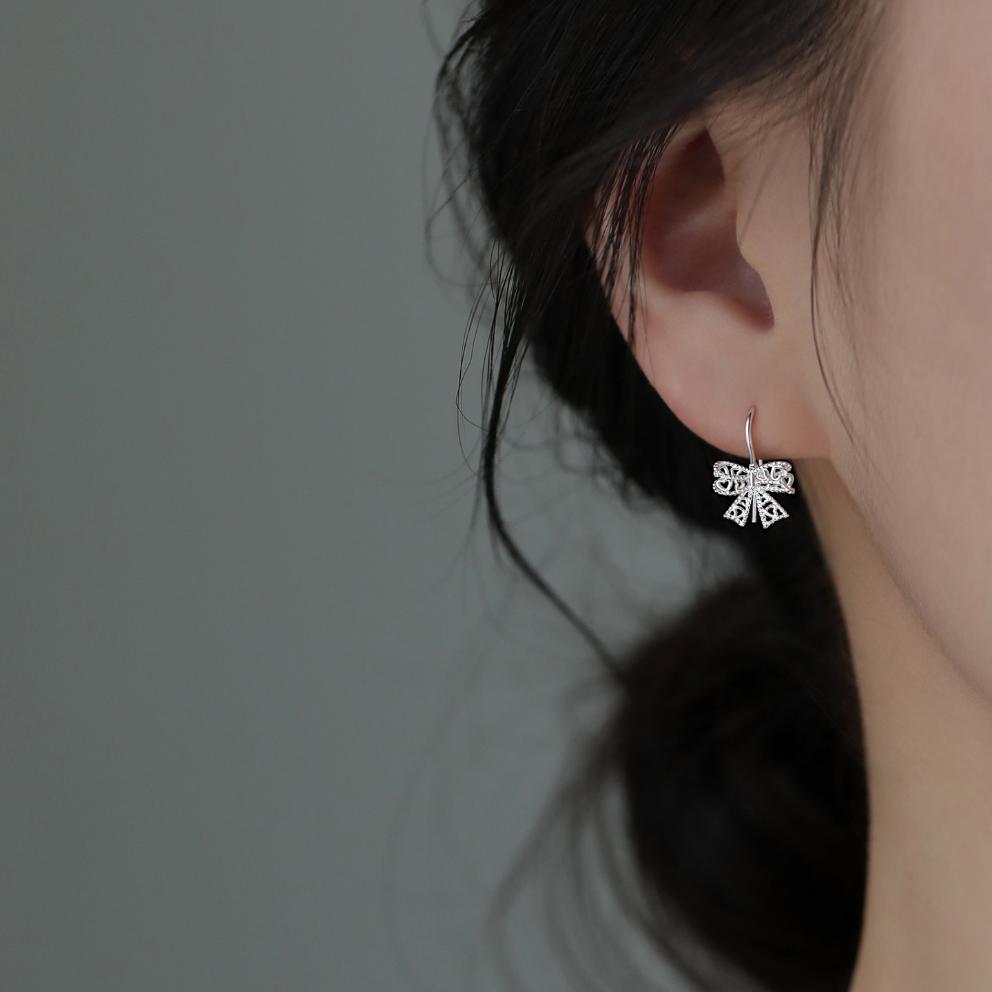 巷南999纯银镂空蝴蝶结耳钉轻奢