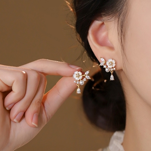 【巷南】999银山茶花珍珠耳钉女轻奢2025新爆款耳环小众高级耳饰