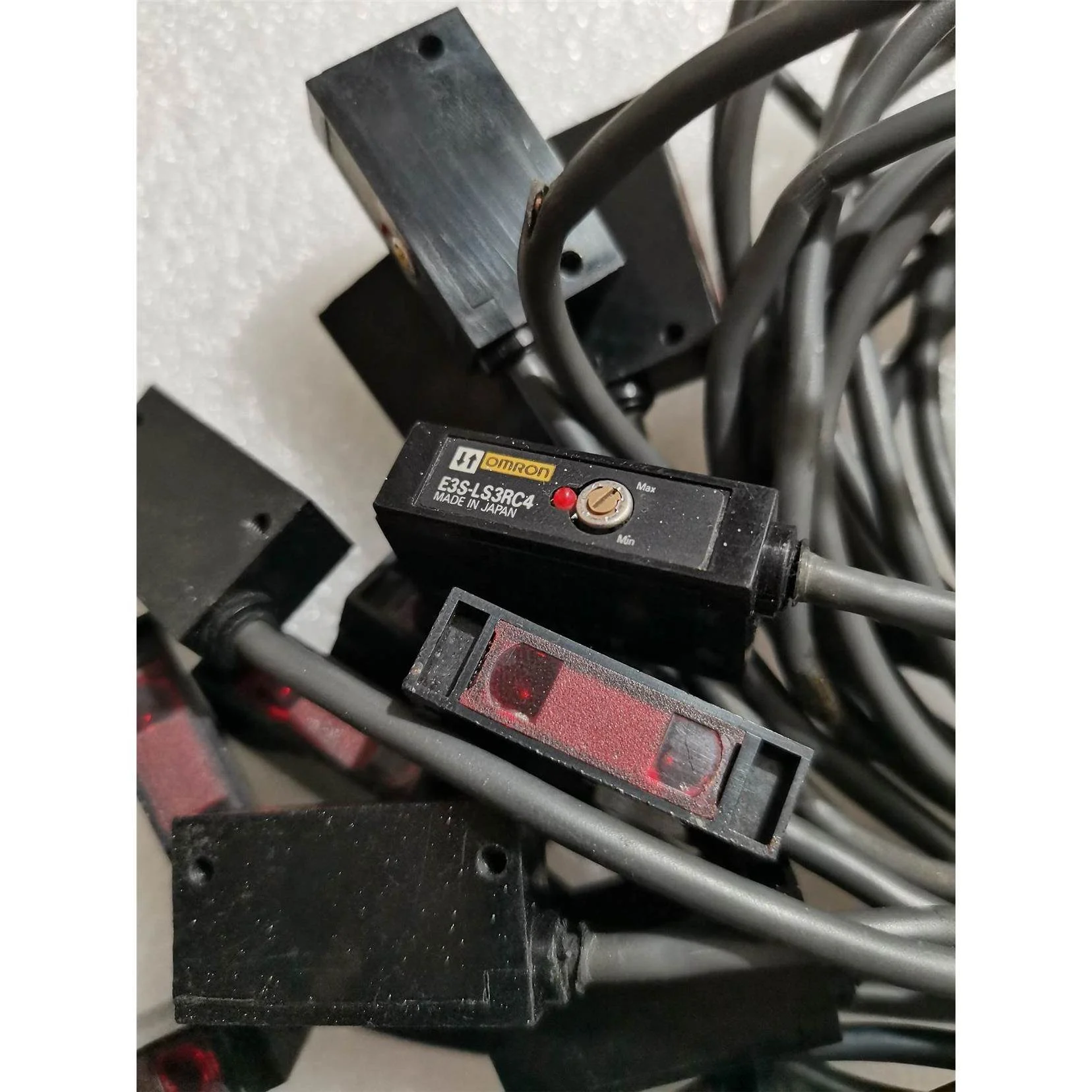 非实价议价议价欧姆龙 E3S-LS3RC4 二手原装，实物拍摄。非实价议