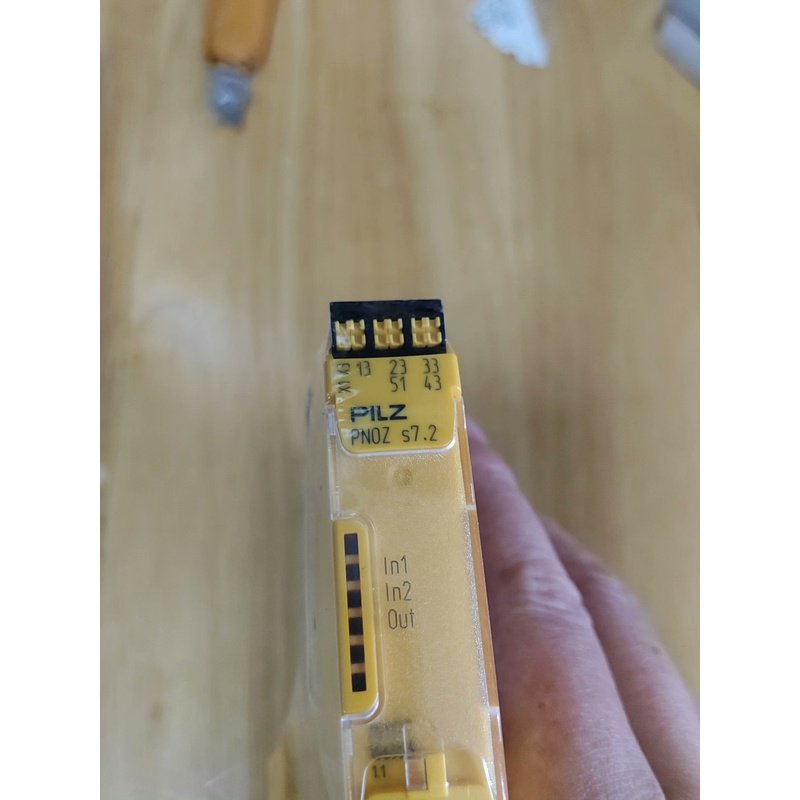 非实价议价议价PILZ/皮尔茨安全继电器s7.2。751177，未拆封非实
