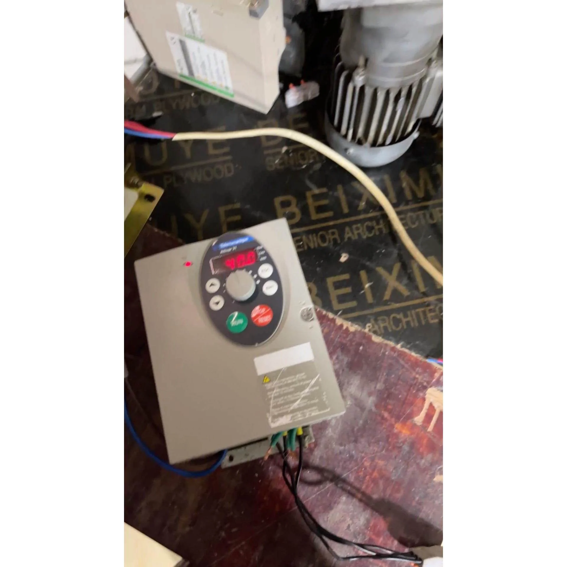 非实价议价议价施耐德ATV31H075N4A 380V 0.75KW变非实价议价议价