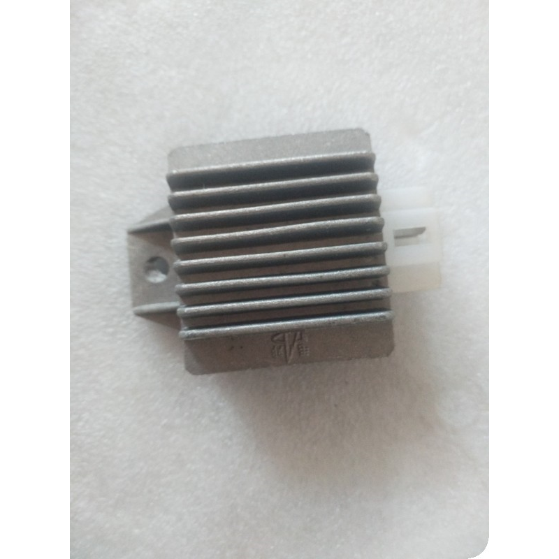 摩托车整流器12V GY6125踏板车直流交流稳压调节器四线插头整流器