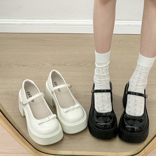 仙女风粗跟高跟玛丽珍小皮鞋