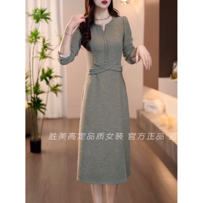 轻熟优雅风加厚连衣裙女2025冬季新款女士洋气收腰显瘦减龄中长裙