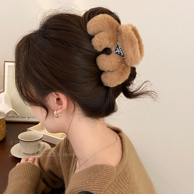 毛绒南瓜抓夹女2025新款发量多