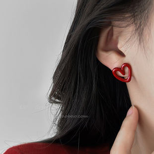 复古气质港风酒红色滴釉爱心耳钉女秋冬时尚显白耳环温柔百搭耳饰