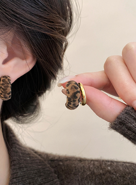 复古丝绒豹纹弧形C圈耳环女轻奢小众高级感气质耳钉个性辣妹耳饰