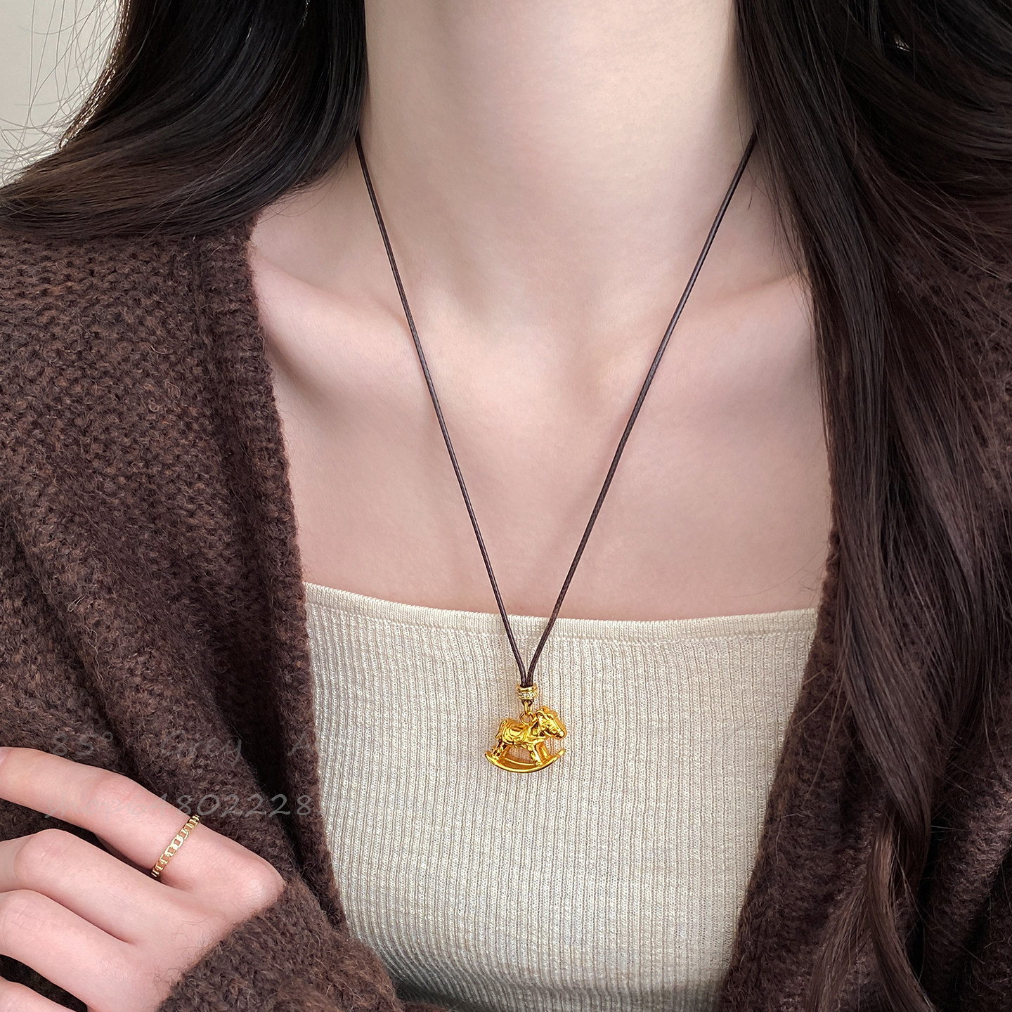 金色皮绳小马项链女2025秋冬长款高级感毛衣链小众独特本命年配饰,饰品/流行首饰/时尚饰品新,项链,淘宝优惠券,粉丝福利购,淘宝优惠卷